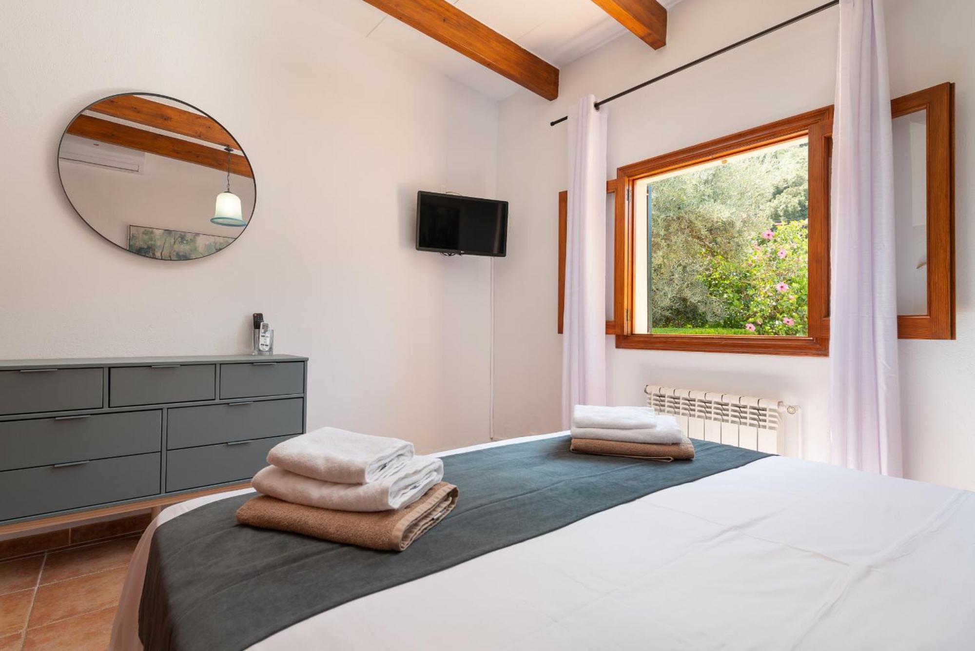Ferienhaus Pont Roma With Pool, Mountain Views & Aircon