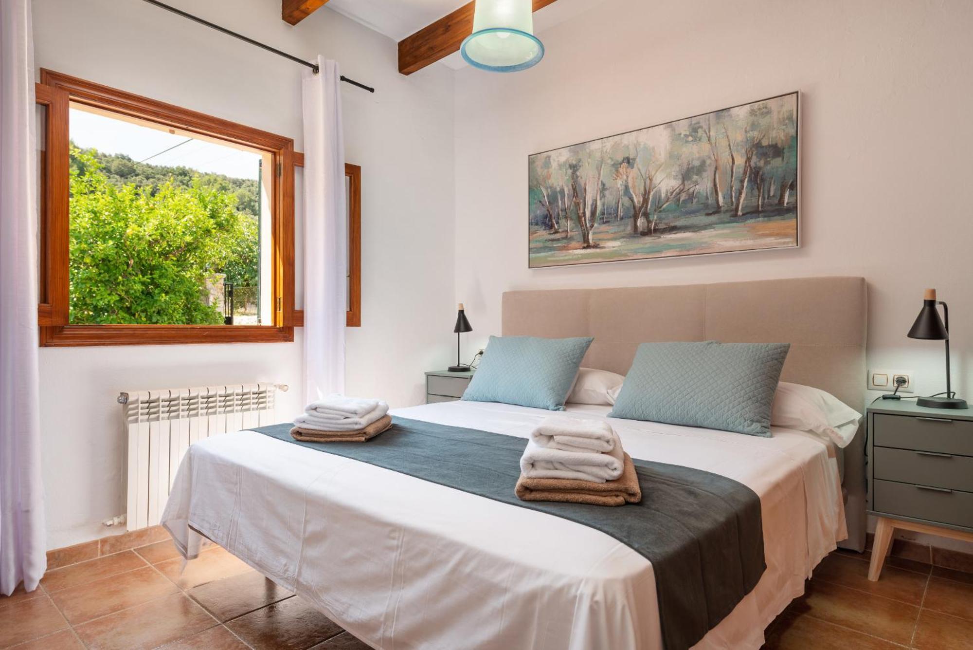 Pont Roma With Pool, Mountain Views & Aircon Ferienhaus